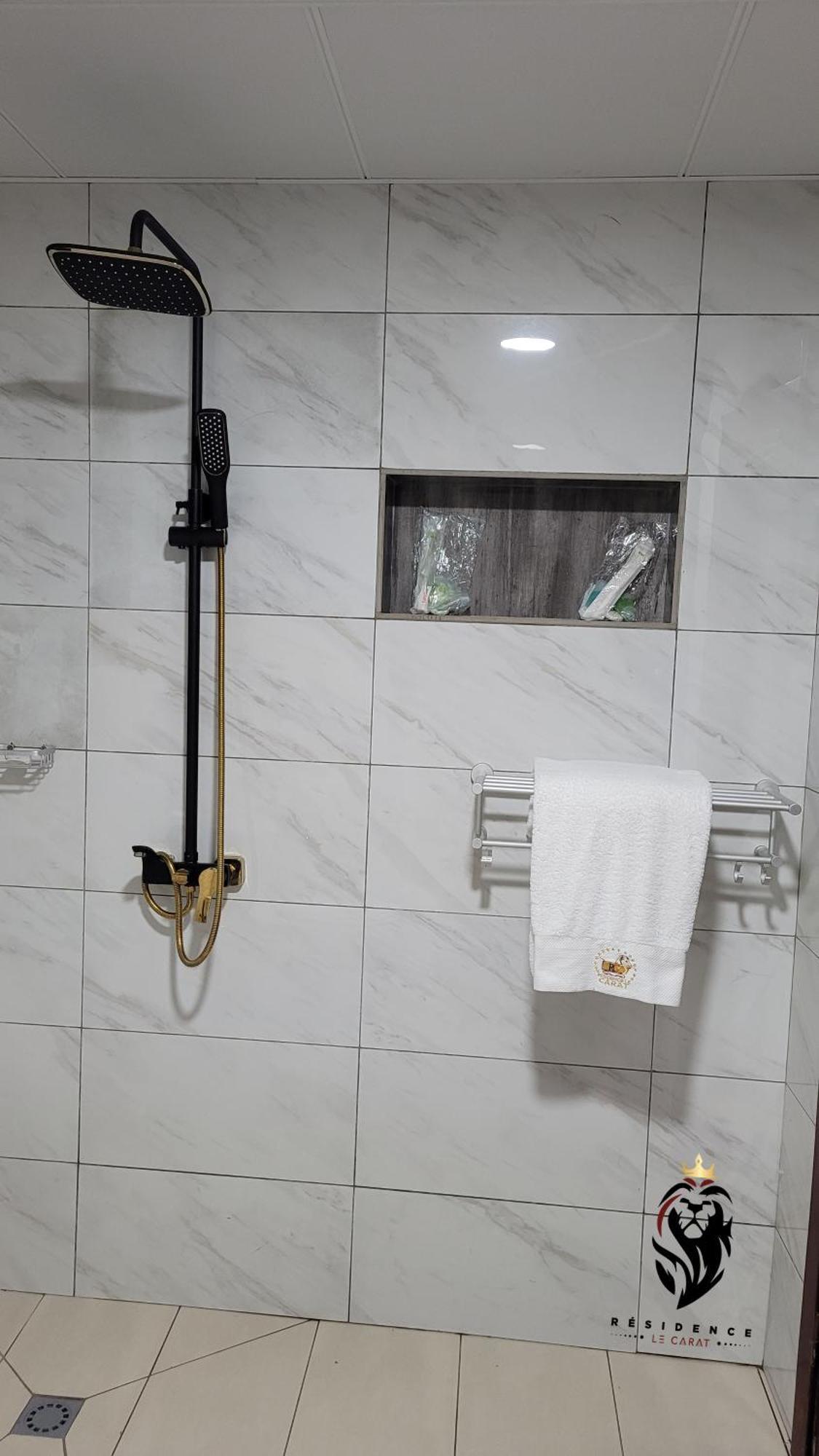 Residence Le Carat Дуала Екстериор снимка